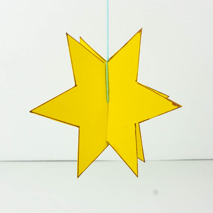Einen Stern mit Kindern basteln - Sterne basteln - Basteln mit Kindern